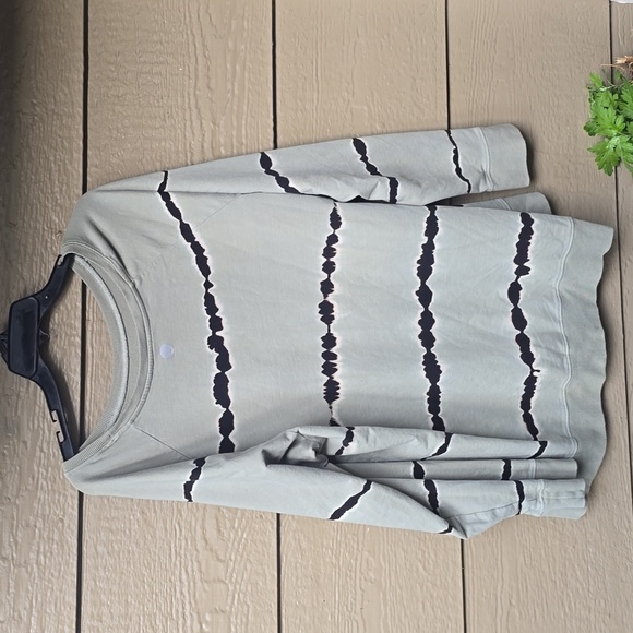 Torrid Classic Fit Active sweatshirt- Terry Stripe Tie-Dye Sage Green 3x - Picture 10 of 10